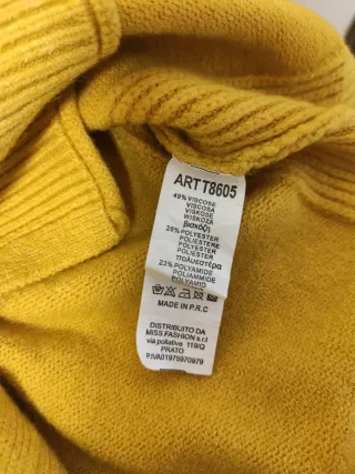Jersey de punto cuello alto amarillo