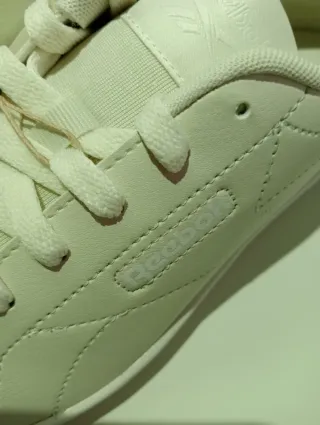 ESTRENA! Zapatillas Reebok talla 37.5 Unisex