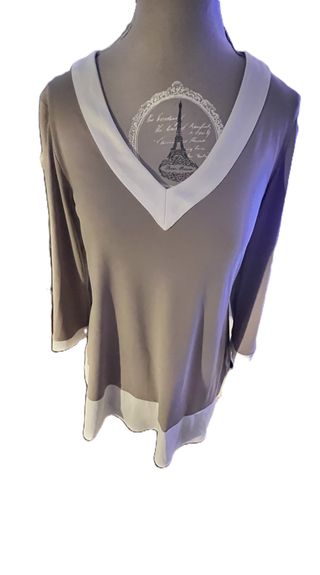 Camiseta Conchita Saiz beige y blanca