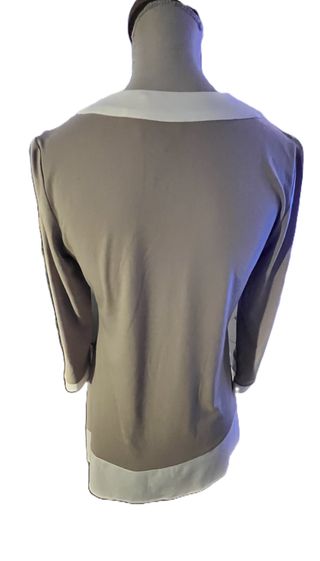 Camiseta Conchita Saiz beige y blanca