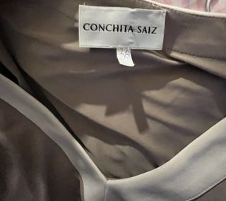 Camiseta Conchita Saiz beige y blanca