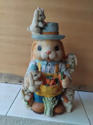 Statua coniglio Pasqua con carote