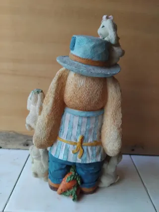 Statua coniglio Pasqua con carote