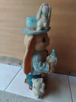 Statua coniglio Pasqua con carote