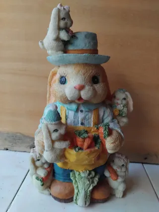 Statua coniglio Pasqua con carote