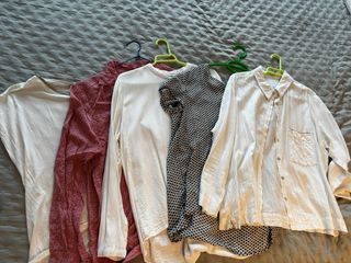 Conjunto 5 prendas: blusas, camisa y camiseta