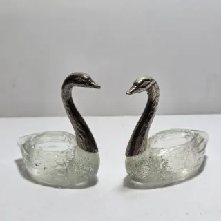 Coppia di porta spezie a forma di cigno