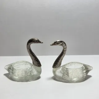 Coppia di porta spezie a forma di cigno