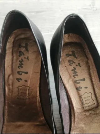 Zapatos de piel, corte salón. Talla 40