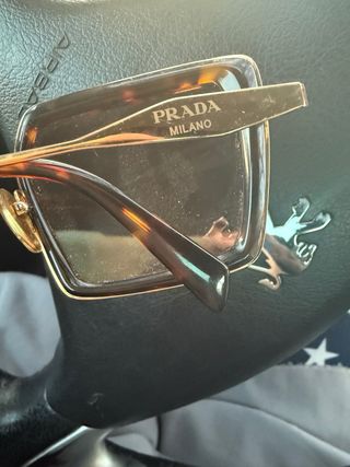 Gafas de sol Prada cuadradas