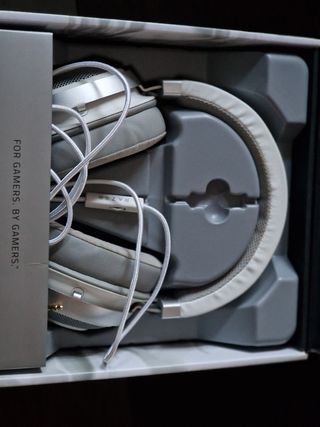 Auriculares Razer Grises y Blancos
