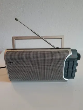 Radio Sony ICF-704 funzionante