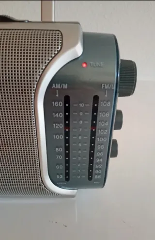 Radio Sony ICF-704 funzionante