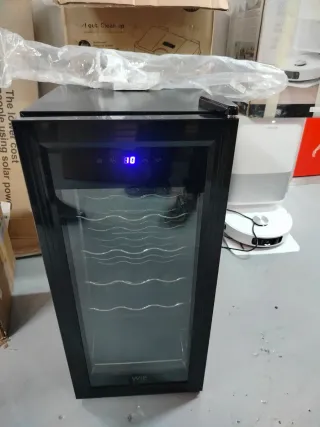 Vinoteca 18 botellas 53L