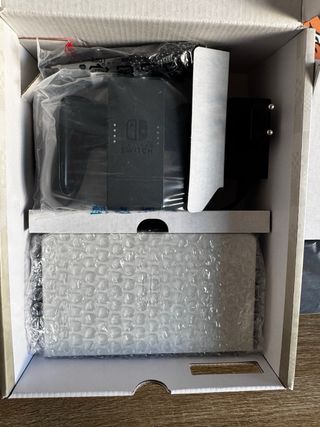 Nintendo Switch OLED 2024 COMO NUEVA + animal cros