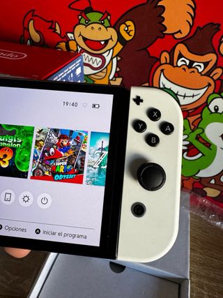 Nintendo Switch OLED 2024 COMO NUEVA + animal cros
