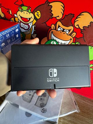 Nintendo Switch OLED 2024 COMO NUEVA + animal cros