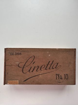 Lotto di 35 vecchie foto e scatola di sigari