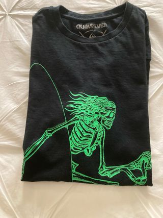 Camiseta Quiksilver Negra Talla S Esqueleto