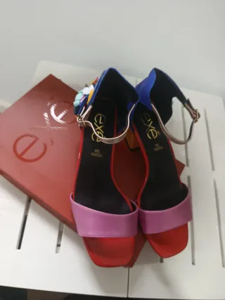 Sandalias EXE sin estrenar, colores vibrantes,