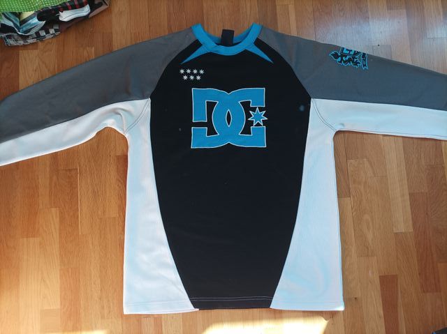 Camiseta DC Shoes Negra y Azul