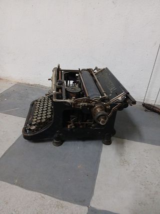 Máquina de escribir Continental antigua