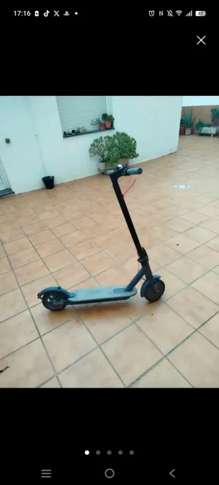 Patinete eléctrico gris