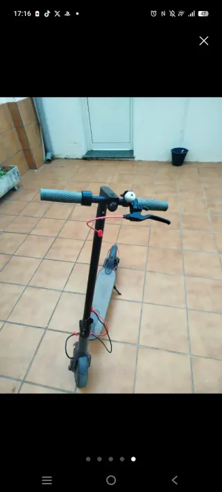 Patinete eléctrico gris