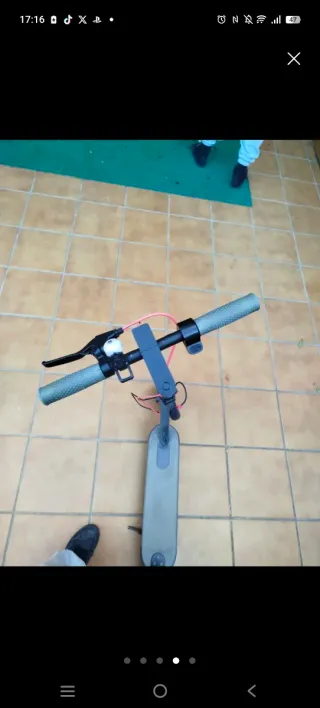 Patinete eléctrico gris