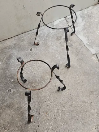 2 Supporti per vasi in metallo