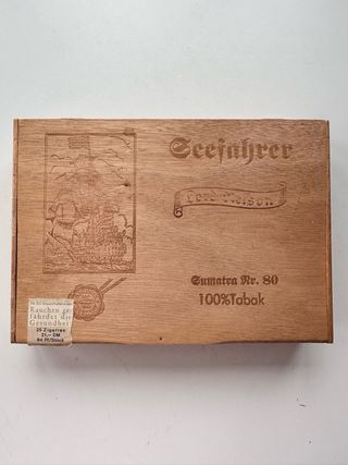 Lotto di 35 vecchie foto e scatola di sigari