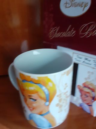 Taza Disneyland  Princesas Blancanieves y Cenicien