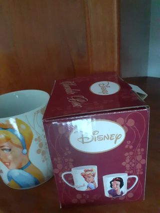 Taza Disneyland  Princesas Blancanieves y Cenicien