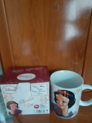 Taza Disneyland  Princesas Blancanieves y Cenicien