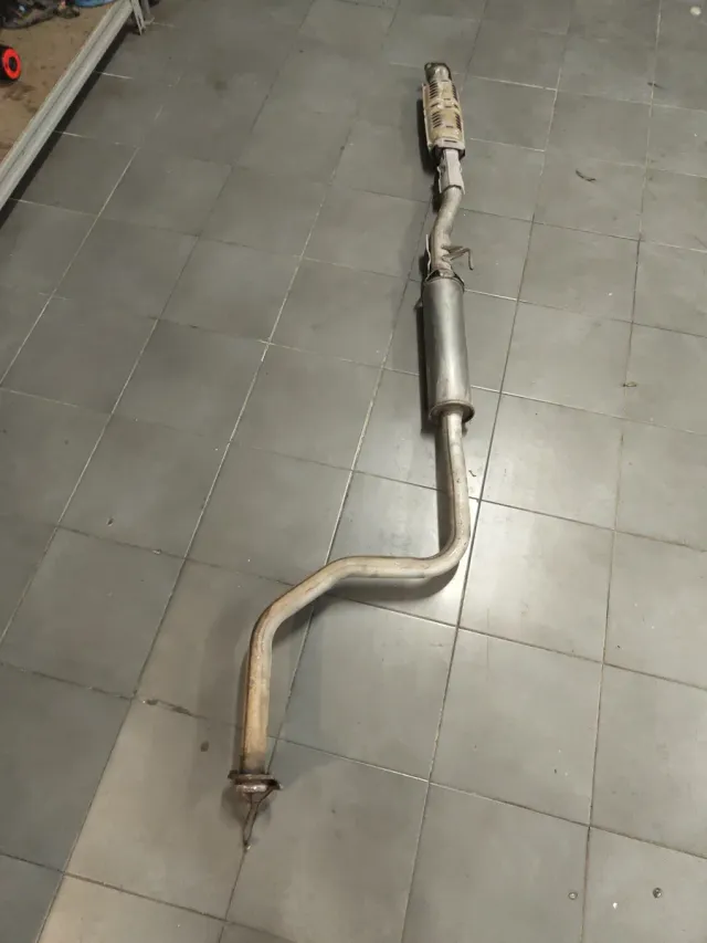 Línea de escape nueva original Honda Civic EK4