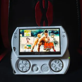 Sony PSP Go Blanca + 30 Juegos