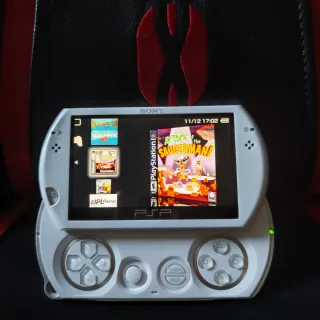 Sony PSP Go Blanca + 30 Juegos