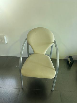 6 sedie da ufficio beige con struttura argentata