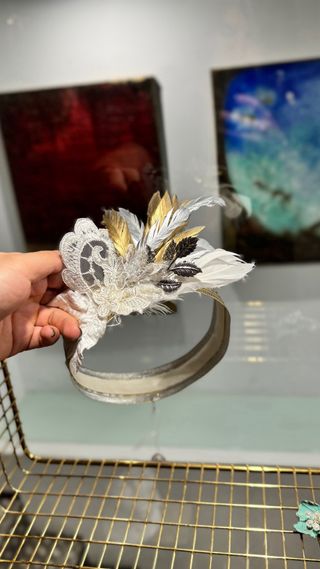 Tocado diadema boda invitada hecho a mano