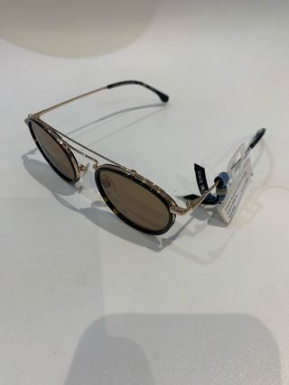 Gafas de sol doradas y marrones