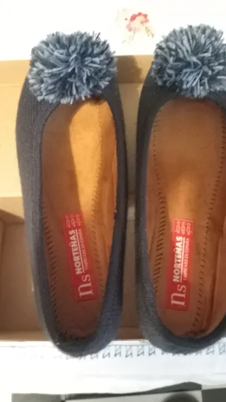 Zapatillas de casa Nortenas azul con pompón