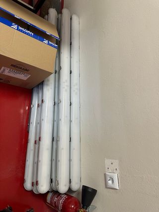 Focos LED luz blanca para tiendas, cocheras y nave