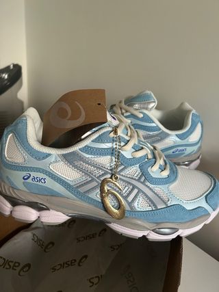 Zapatillas Asics Azules y Blancas