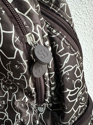 Salvador Bachiller. Mochila gatos