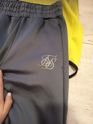 Conjunto SikSilk Sudadera y Pantalón Gris Amarillo