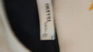 Blusa negra con cuello blanco