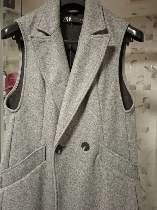 Chaleco Zara Gris