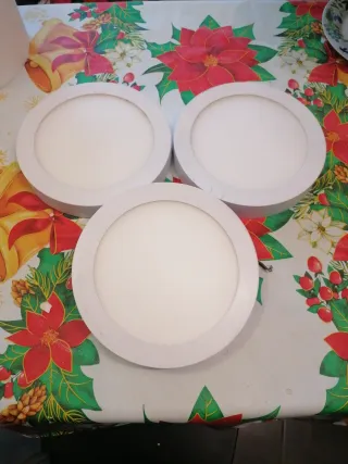 3 Plafones LED Redondos Blancos.