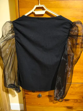 Top fiesta Stradivarius mangas transparentes