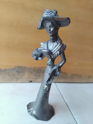 Statuina donna peltro antica